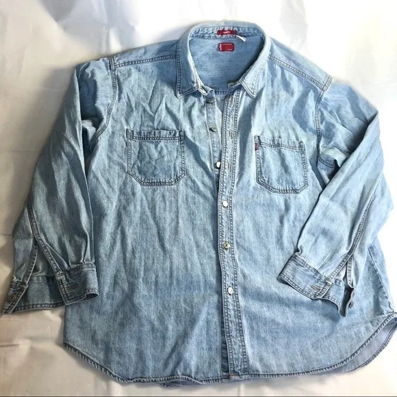 LEVIS XL LOOSE FIT DENIM LONG SLEEVES LIKE NEW​